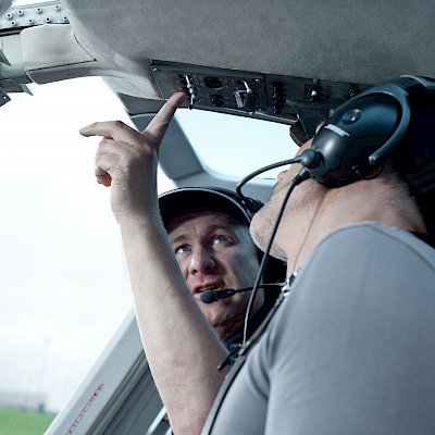 kayfly-hubschrauber-fliegen-einweisung-cockpit-1